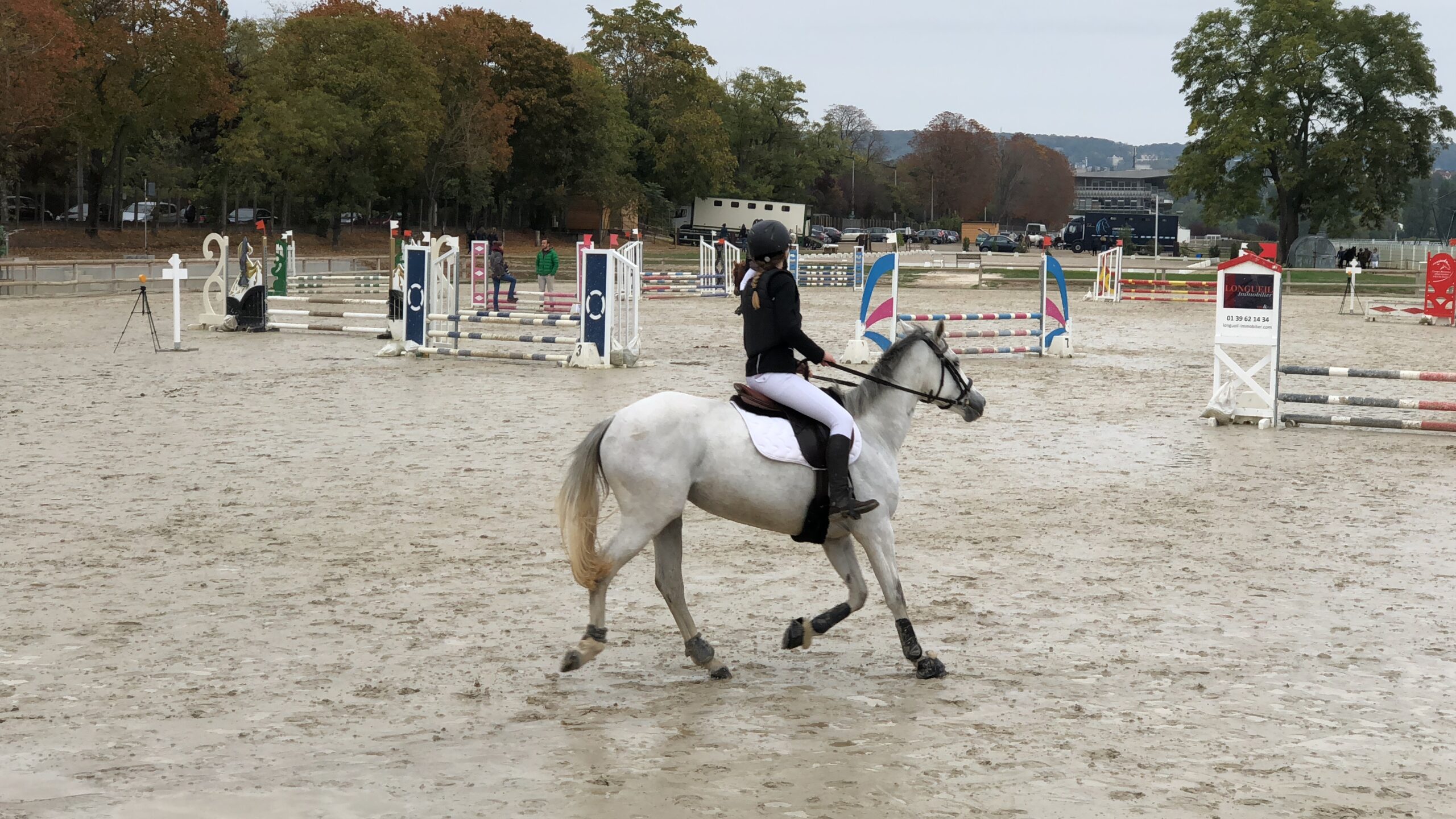 ride,indoor arena,paris,studying